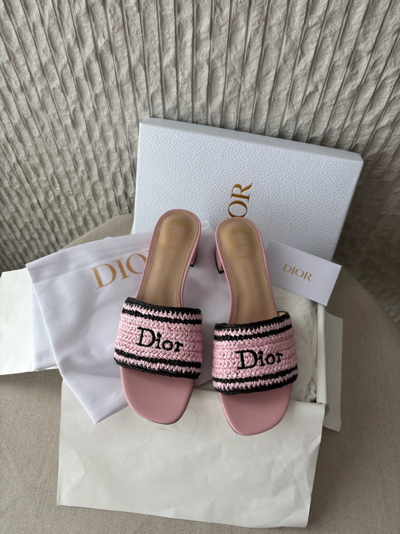 Женские сабо и мюли Dior с вышитым логотипом
