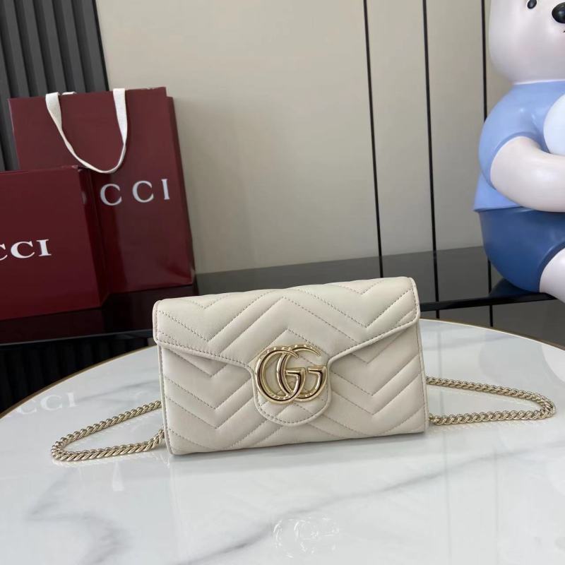 Клатч Gucci с цепочкой и логотипом GG