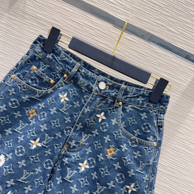 Женские джинсовые шорты с монограммным узором и вышивкой Louis Vuitton