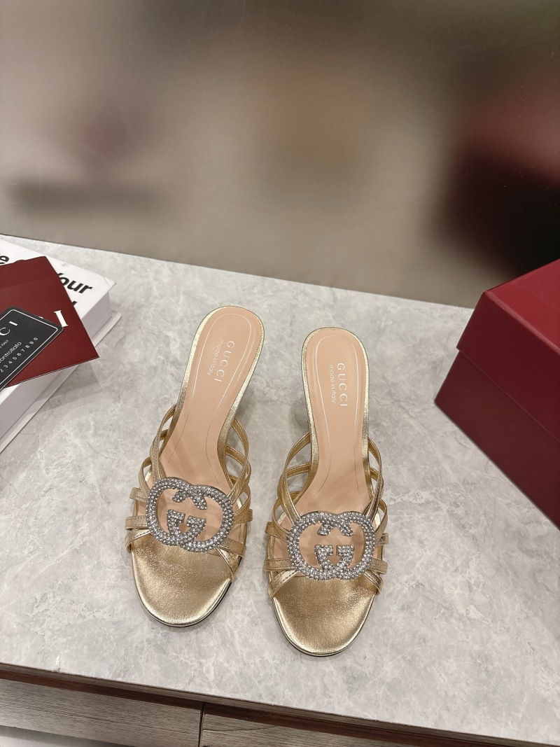Женские босоножки на высоком каблуке с декором в виде цепи Gucci