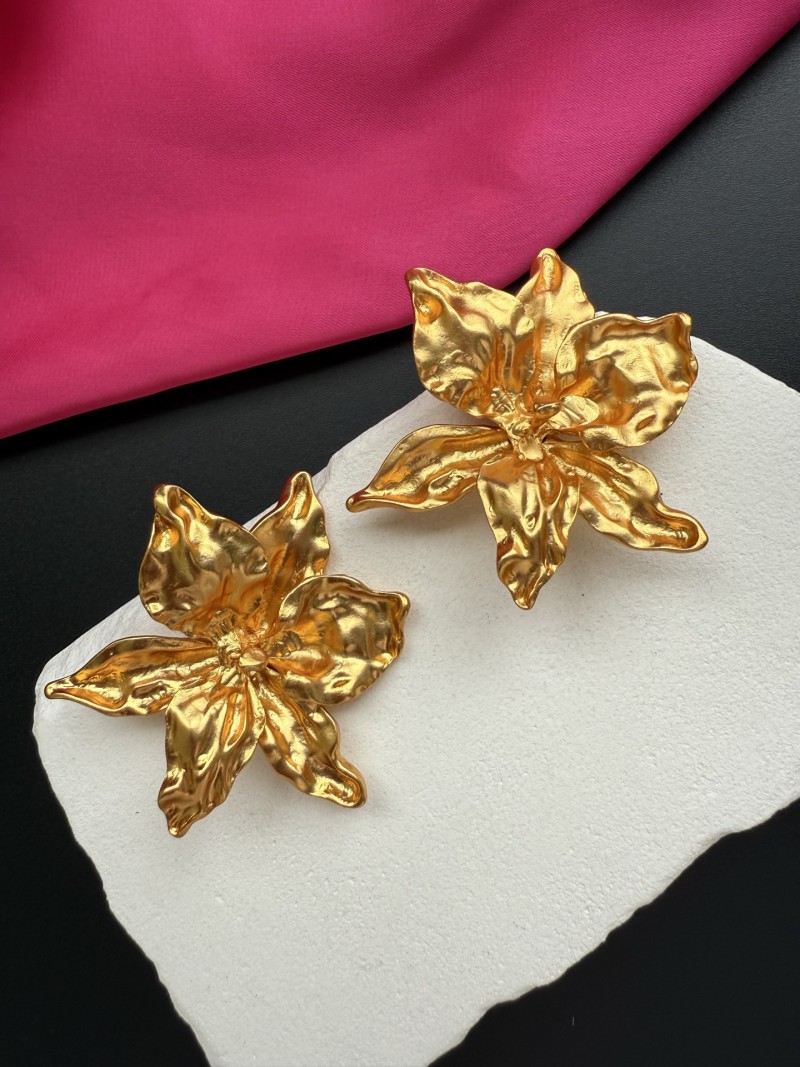 Серьги в виде цветка Schiaparelli