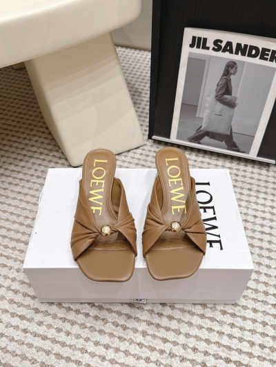 Женские туфли Loewe с декоративной пряжкой