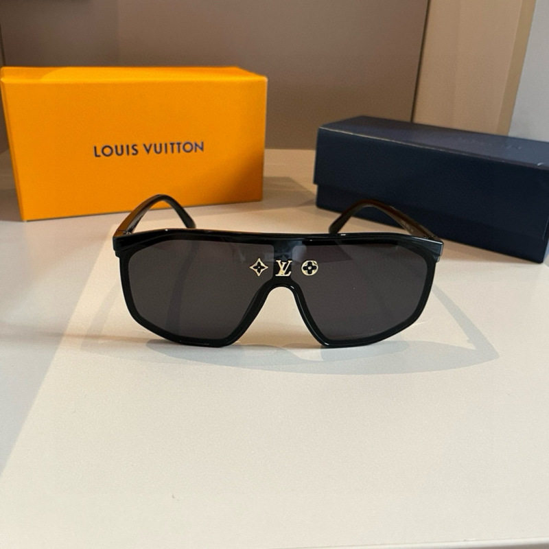 Солнцезащитные очки Louis Vuitton