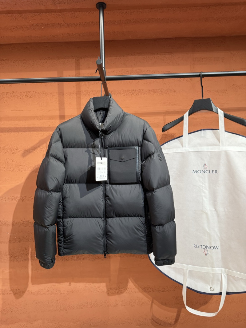 Пуховик Moncler