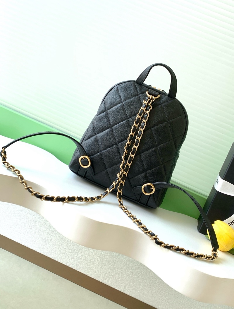 Черный рюкзак с декоративной фурнитурой Chanel