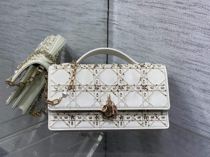 Женская сумка Dior Lady Dior с бисером и цепью