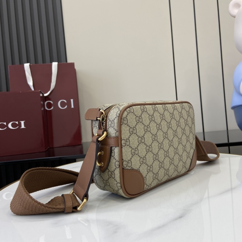 Плечевая сумка Gucci с монограммой