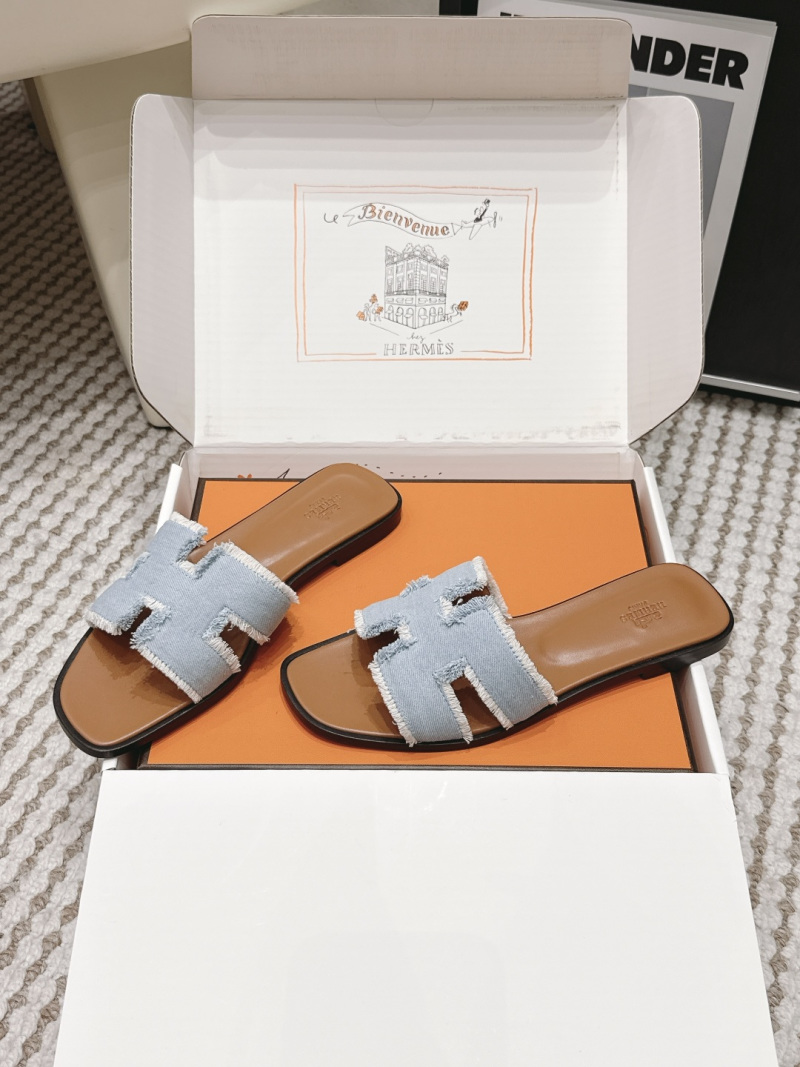 Женские шлёпанцы с декором в виде буквы H Hermès
