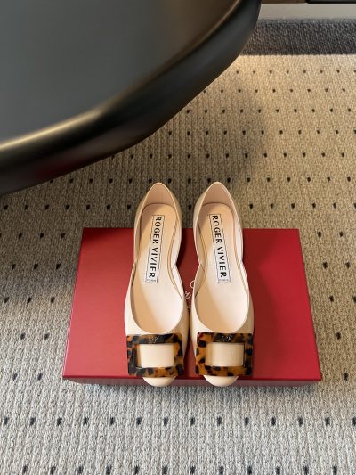 Roger Vivier туфли на плоской подошве со квадратной пряжкой бежевые