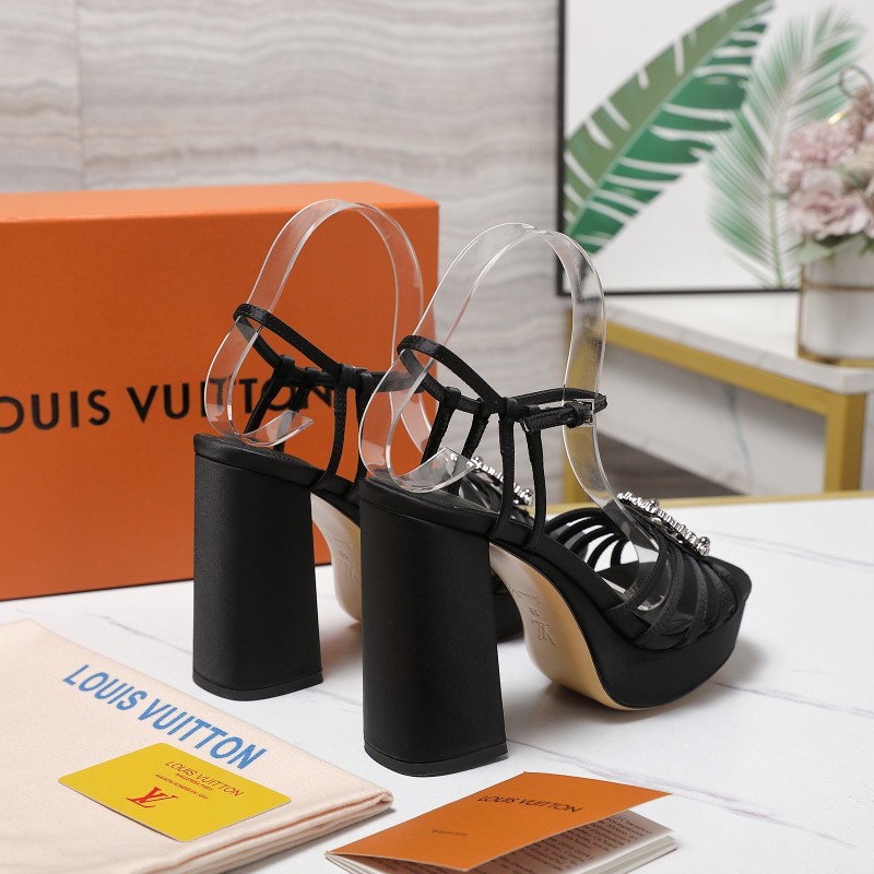 Женские черные сандалии на массивном каблуке с декоративной пряжкой Louis Vuitton