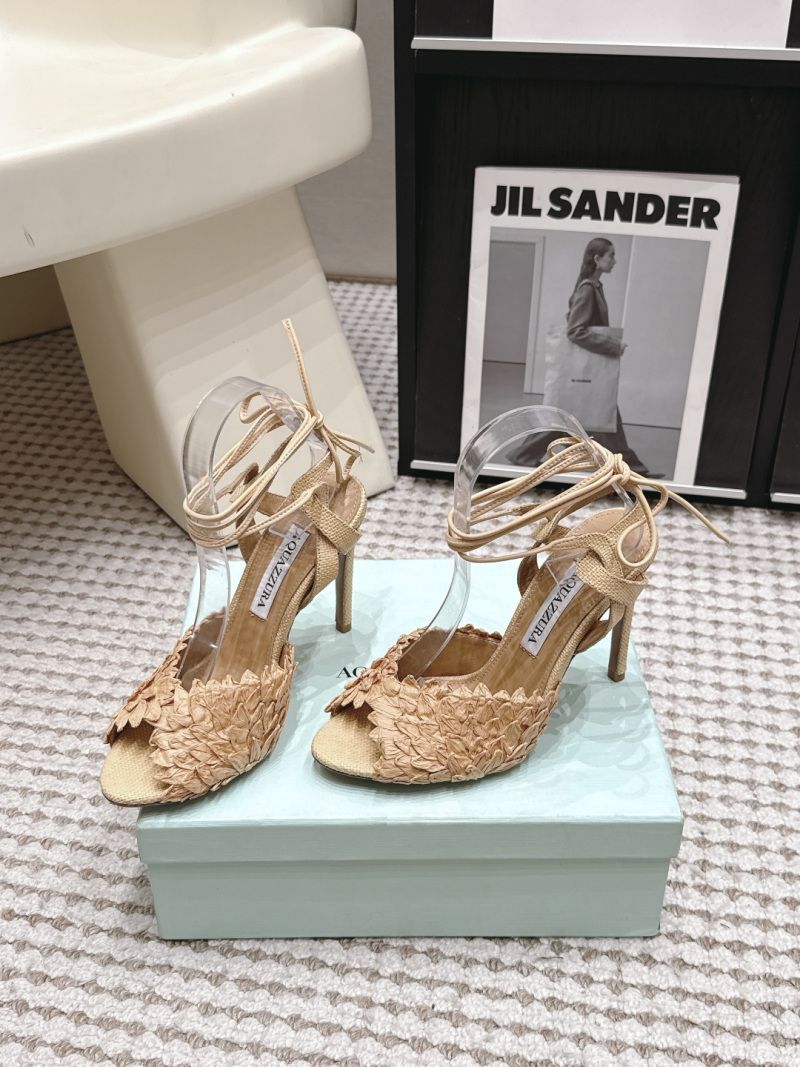 Брендированные сабо Aquazzura с цветочным декором и прозрачным каблуком