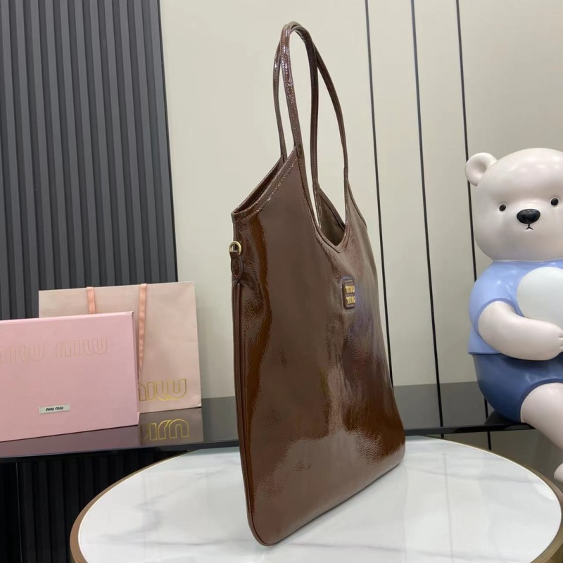 Сумка-тоут Miu Miu из лакированной кожи