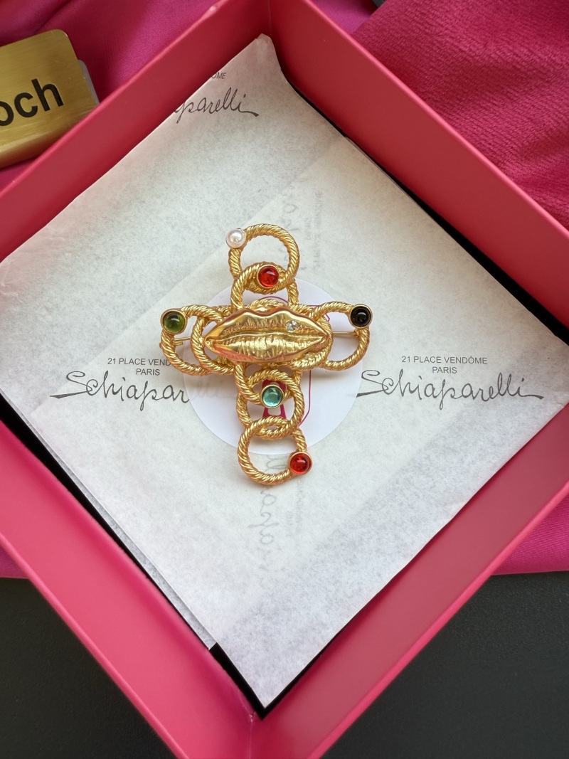 Брошь Schiaparelli