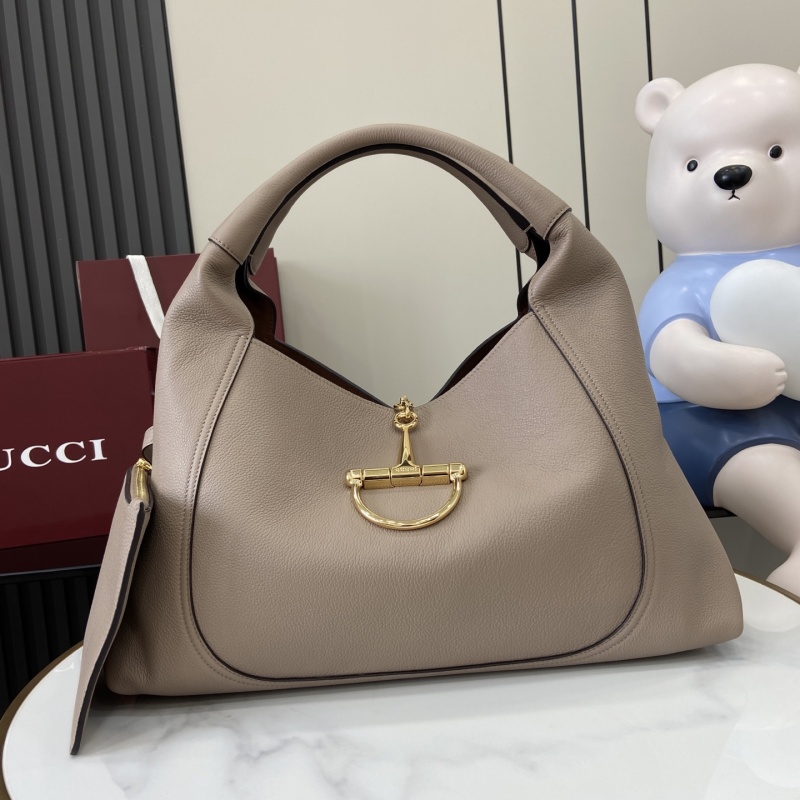 Сумка Gucci с золотой фурнитурой