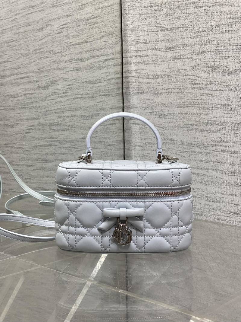 Сумка Dior белая с ручкой