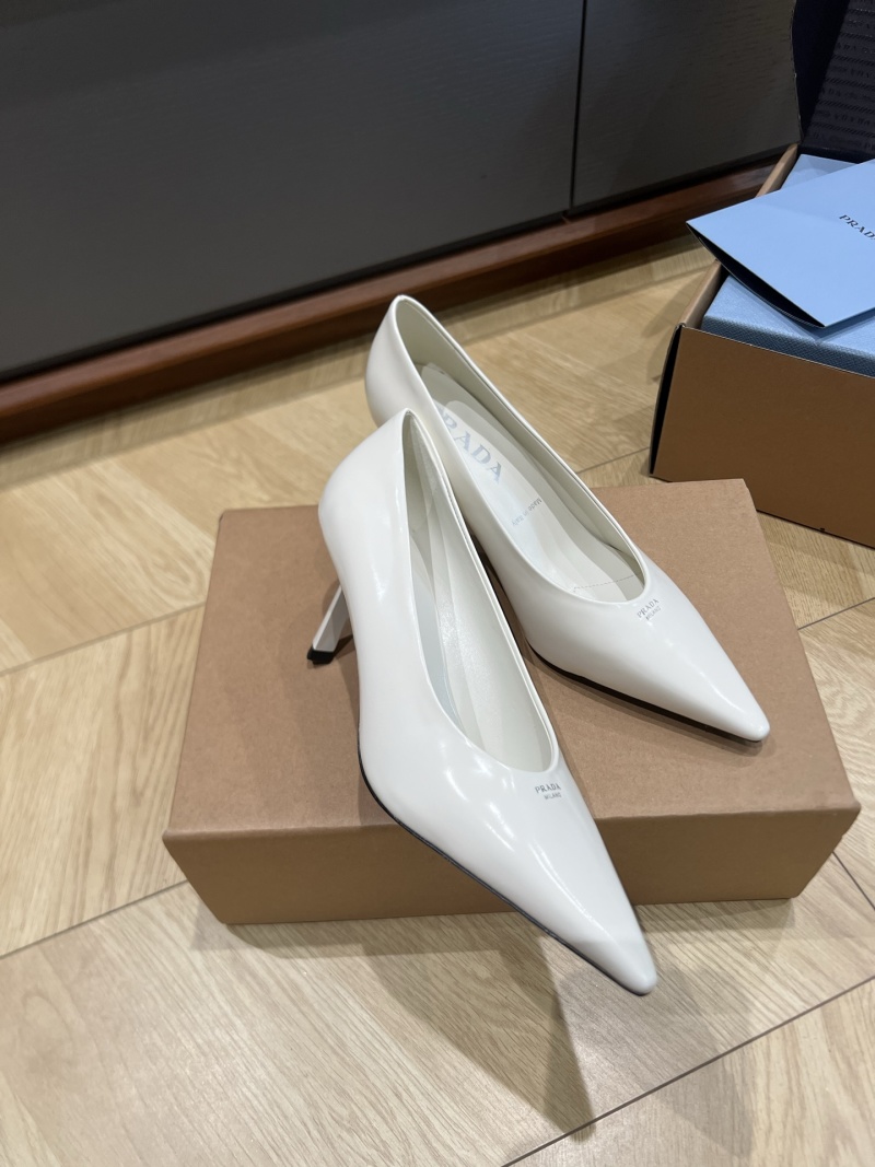 Женские туфли Prada на каблуке