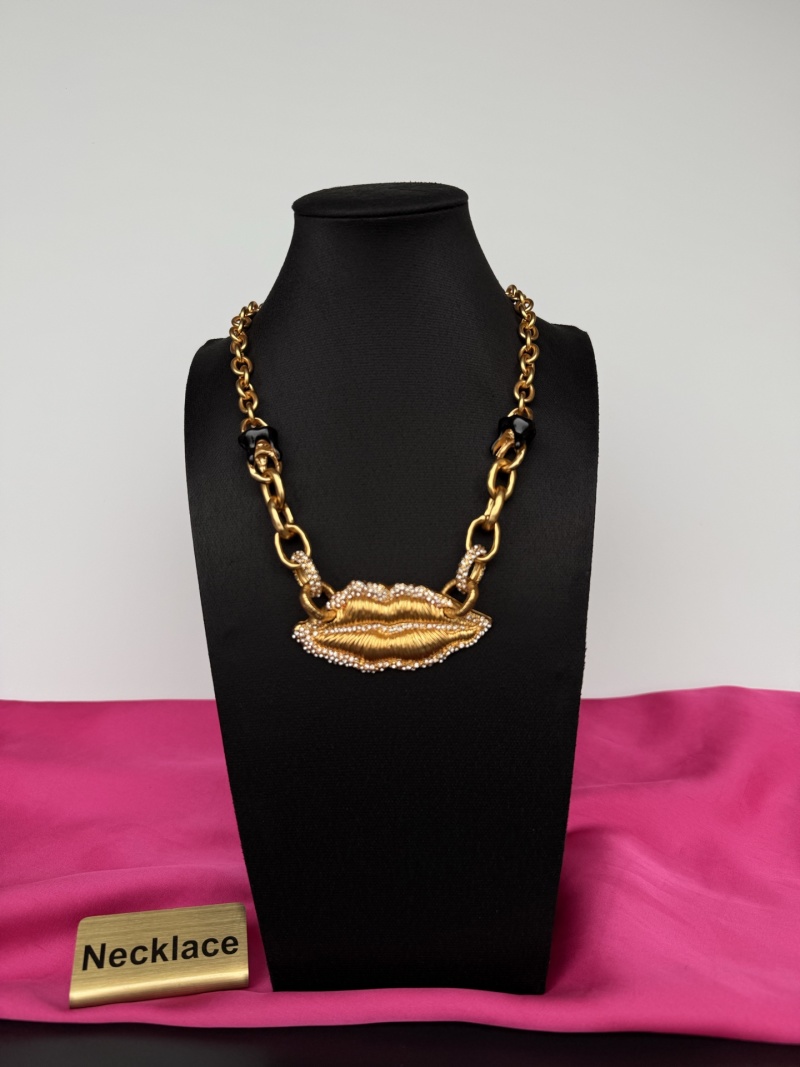 Колье в виде губ Schiaparelli