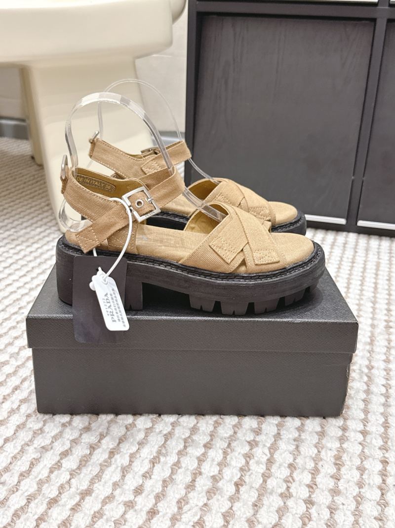 Женские сандалии Prada на платформе