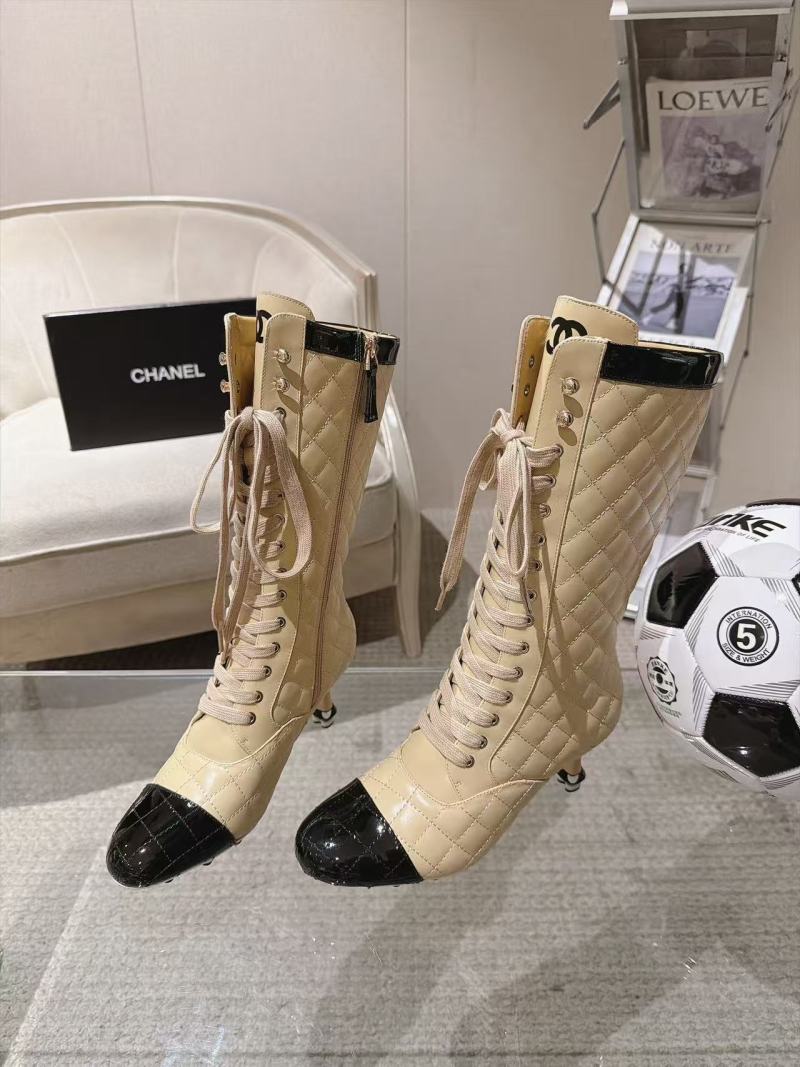 Женские ботинки Chanel с высоким каблуком бежевого цвета