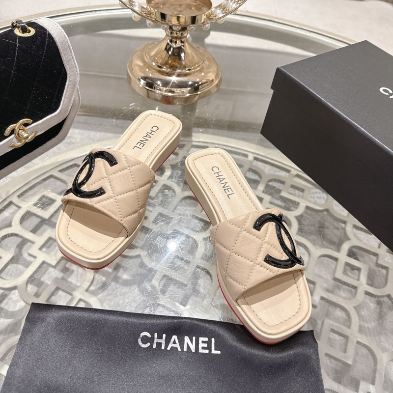 Женские шлёпанцы Chanel с двойным логотипом и квадратным носком