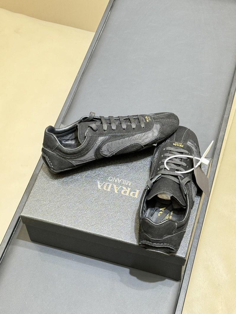 Кроссовки Prada