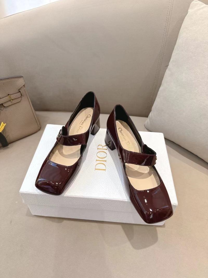 Женские туфли Christian Dior, модель с металлическим декором