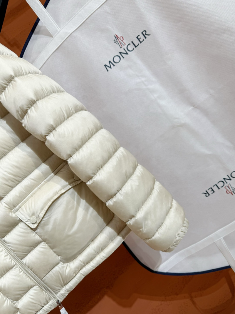 Пуховик Moncler