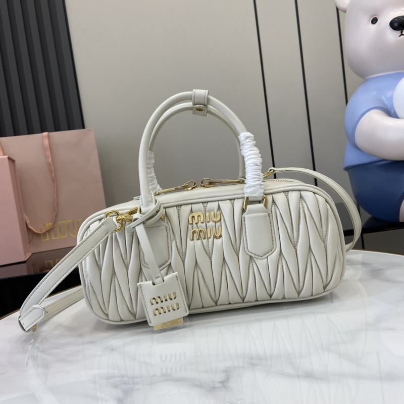 Сумка Miu Miu с ручками и ремнем