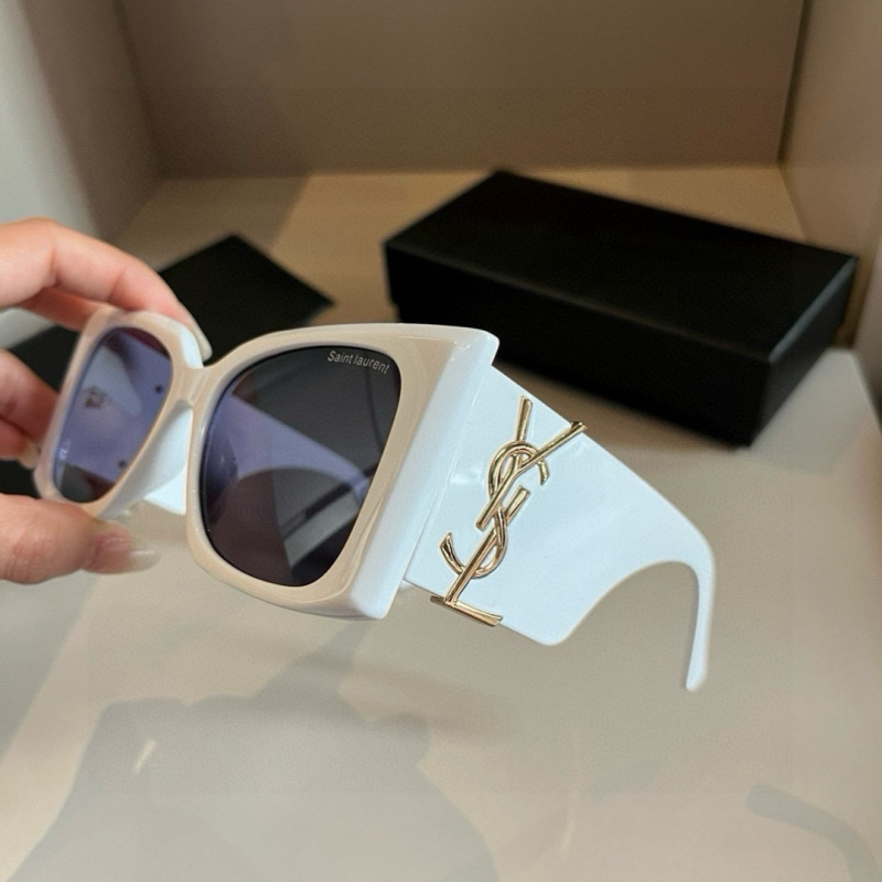 Солнечные очки YSL Saint Laurent