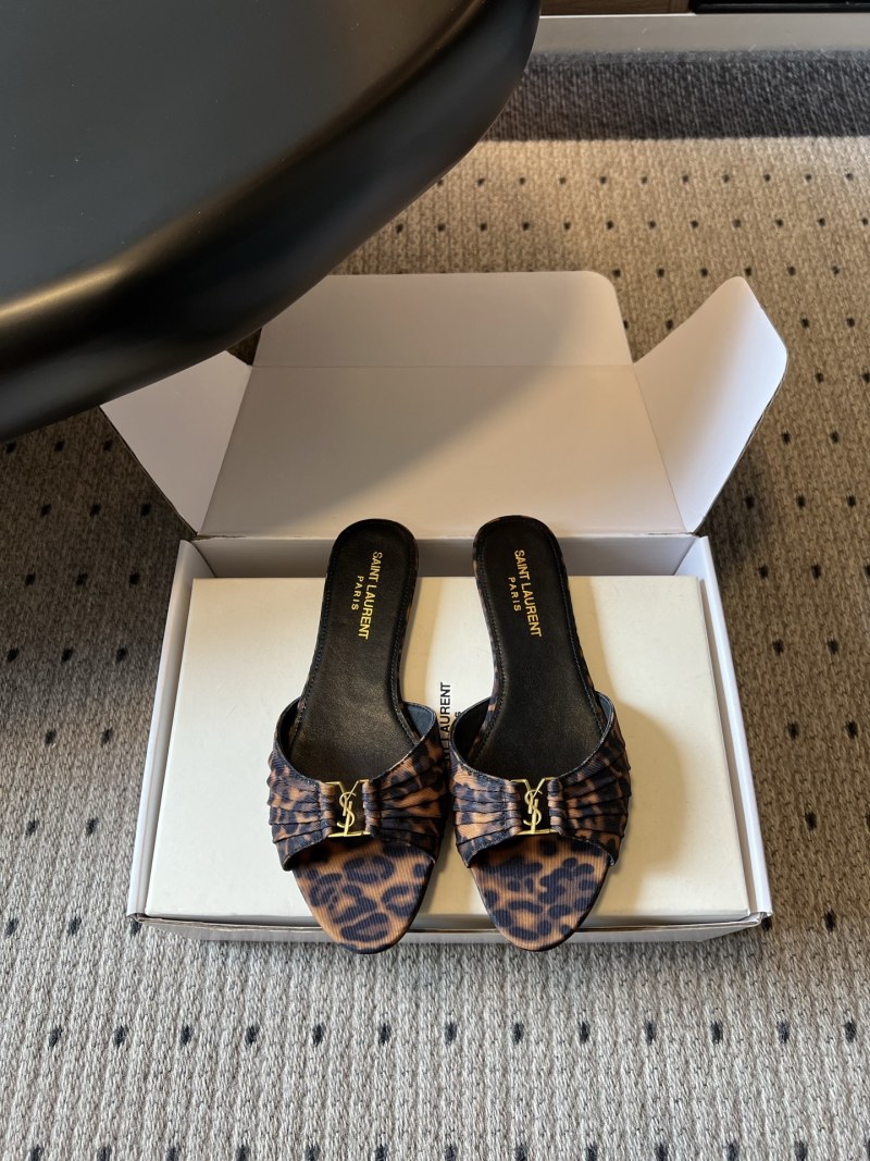 Сандалии Saint Laurent с леопардовым принтом