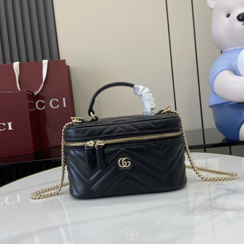 Черная сумка Gucci с цепочкой
