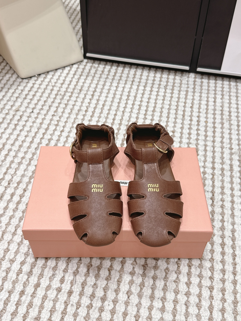 Женские кожаные сандалии Miu Miu с декоративными отверстиями