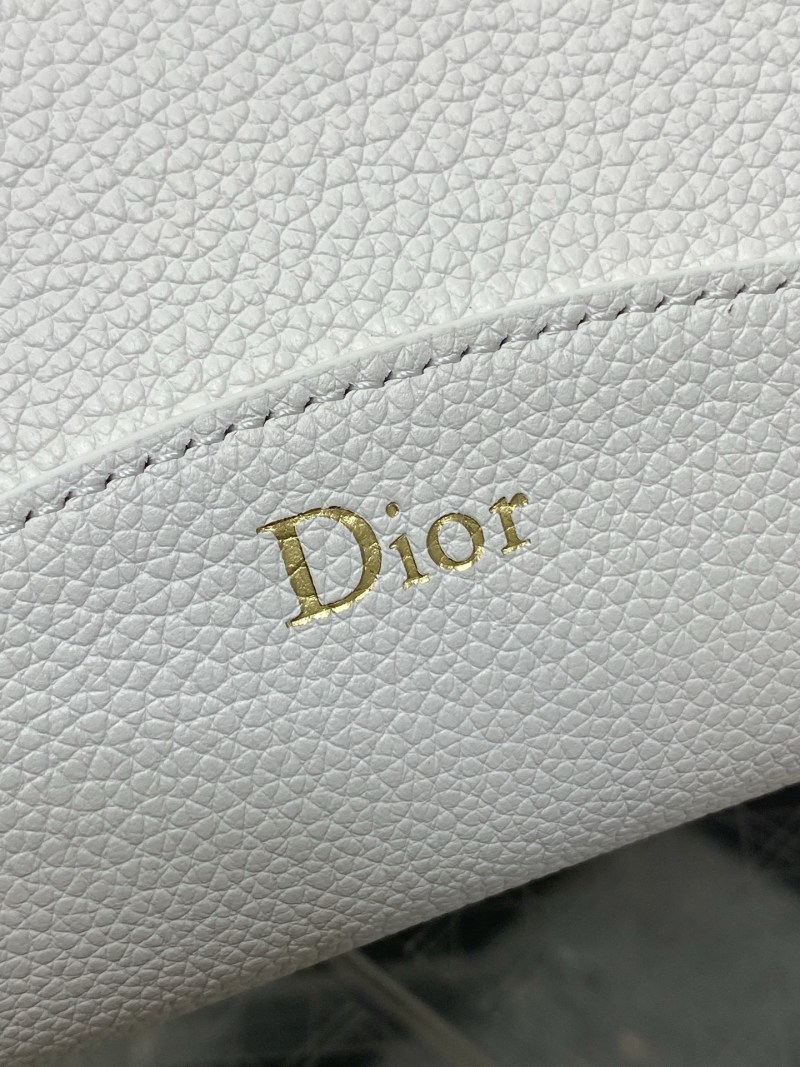 Белая сумка Dior с кошельком