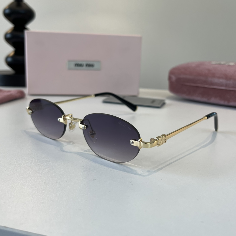 Солнцезащитные очки Miu Miu золотистого цвета