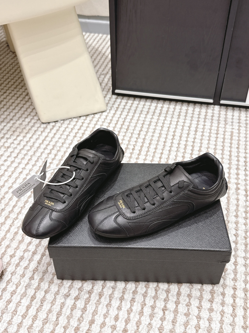 Женские черные кроссовки PRADA