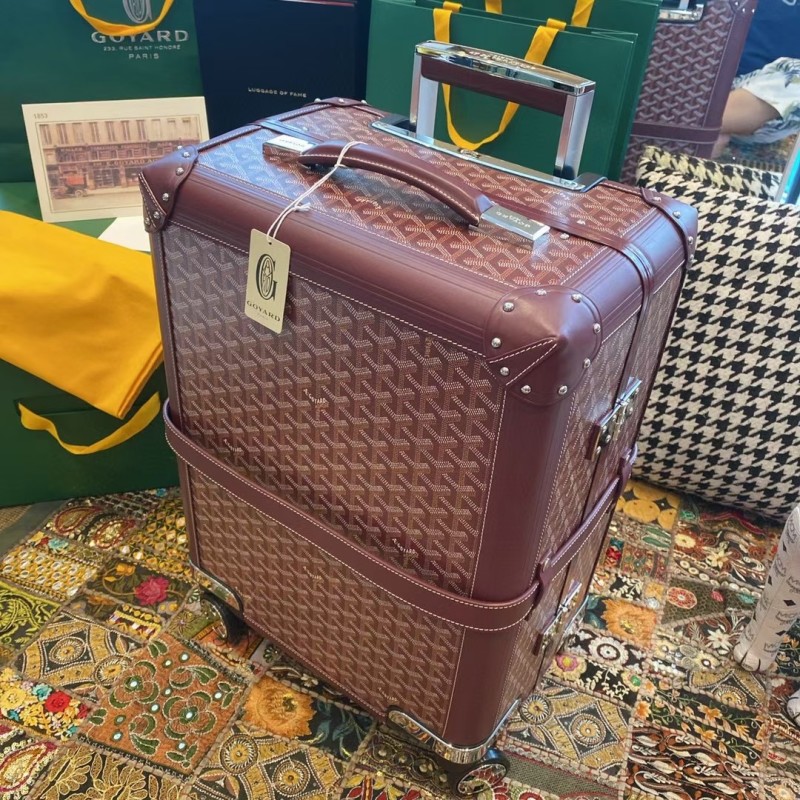 Роскошный чемодан в стиле Goyard