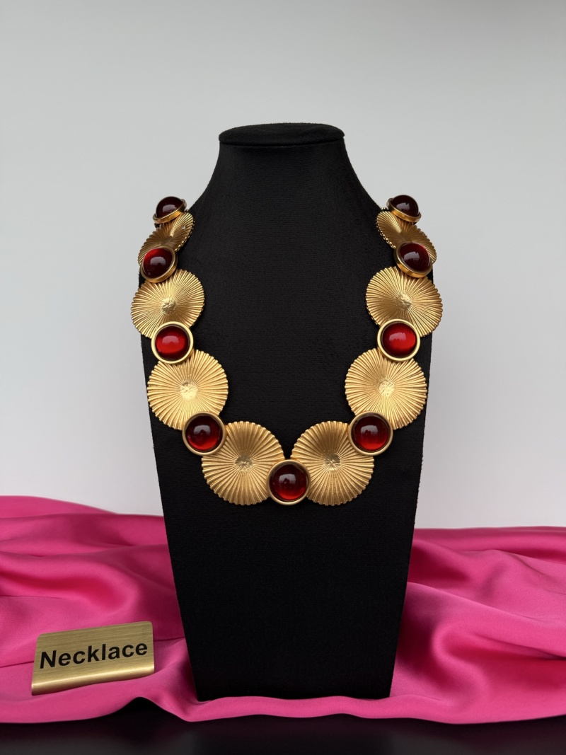 Набор бус с красными камнями Schiaparelli