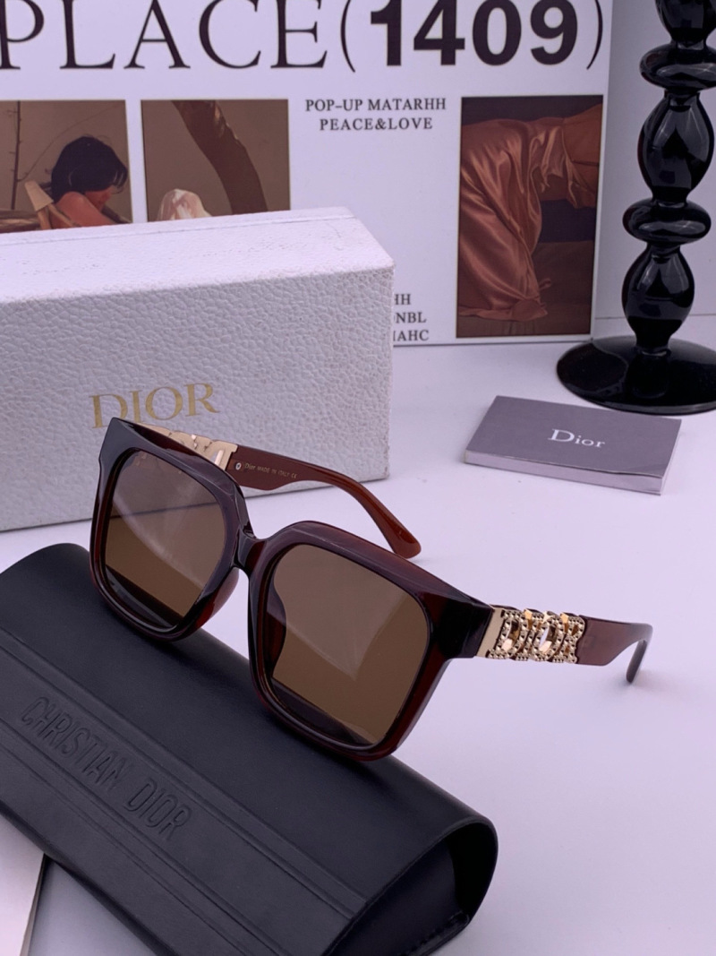 Женские солнечные очки в квадратной оправе Dior