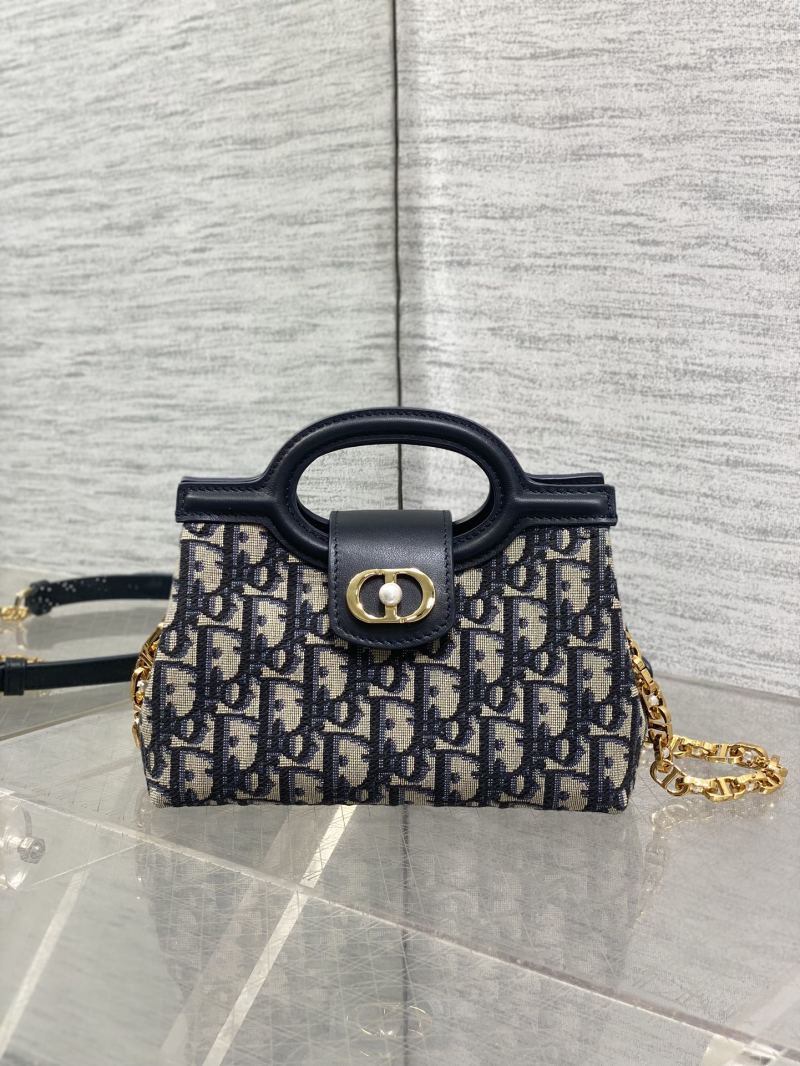 Женская сумка Dior с монограммой