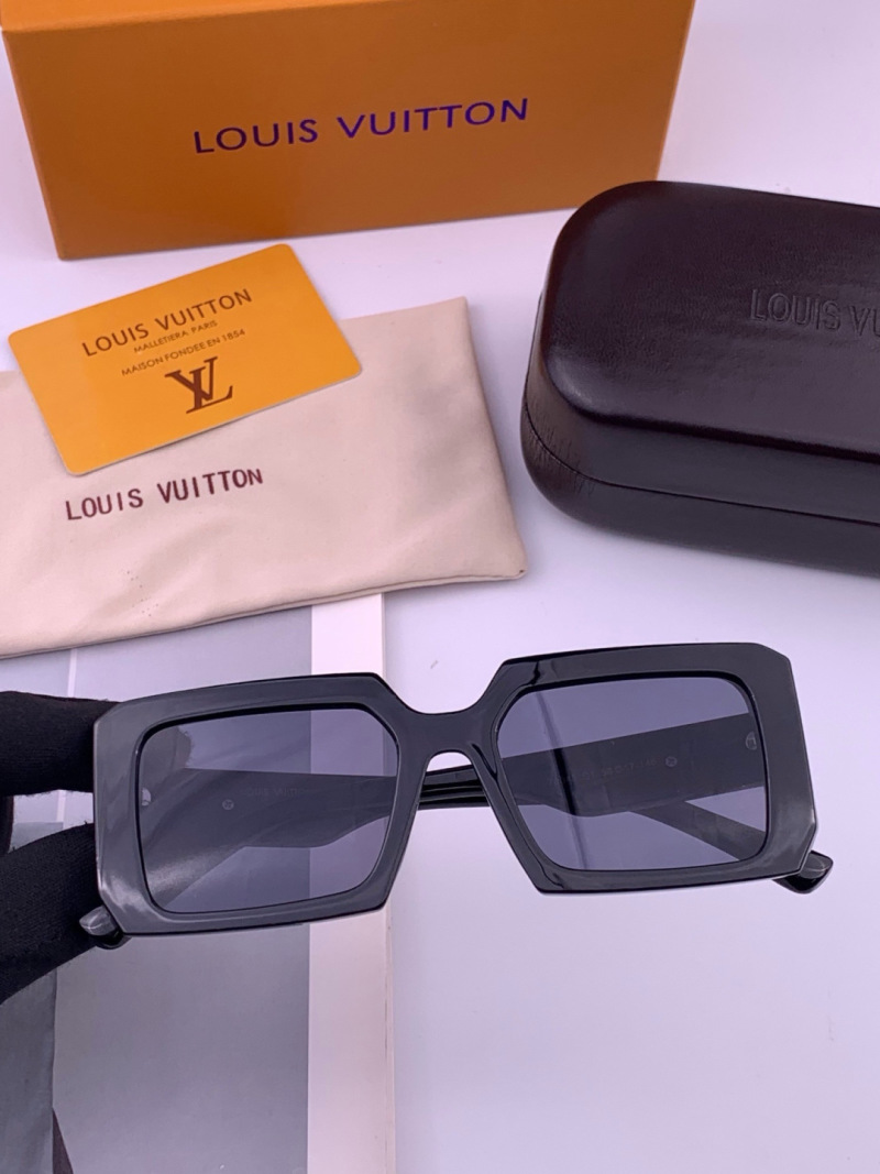 Солнечные очки с крупной оправой и логотипом Louis Vuitton