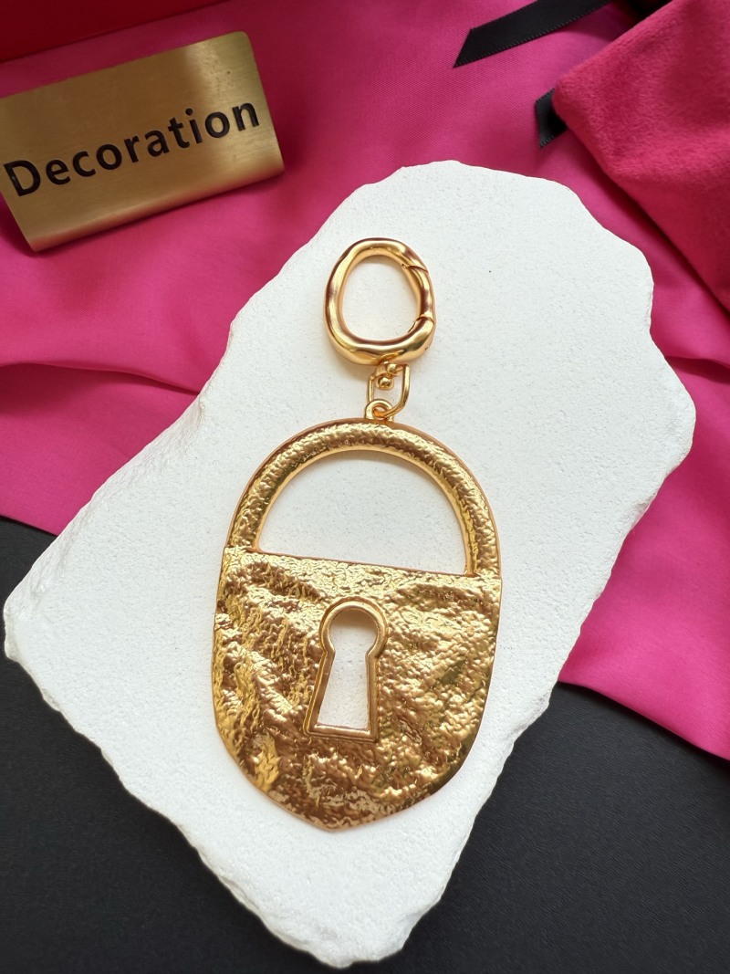 Подвеска в виде замка Schiaparelli