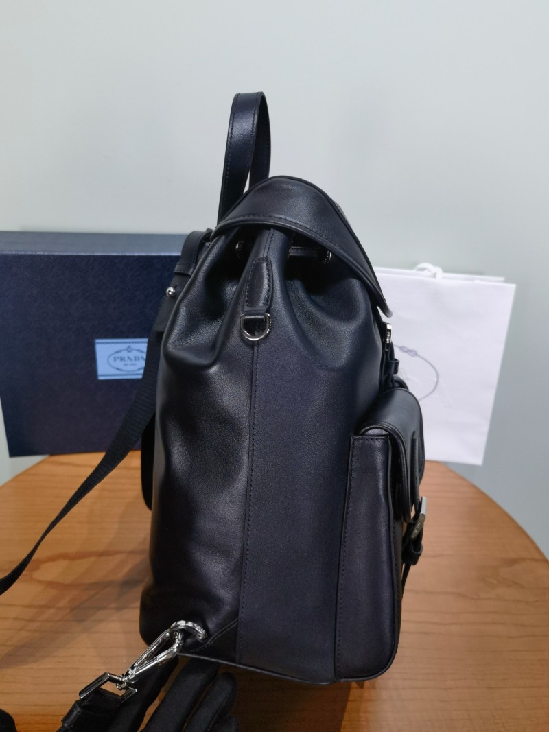 Рюкзак женский из натуральной кожи Prada 1BZ2811