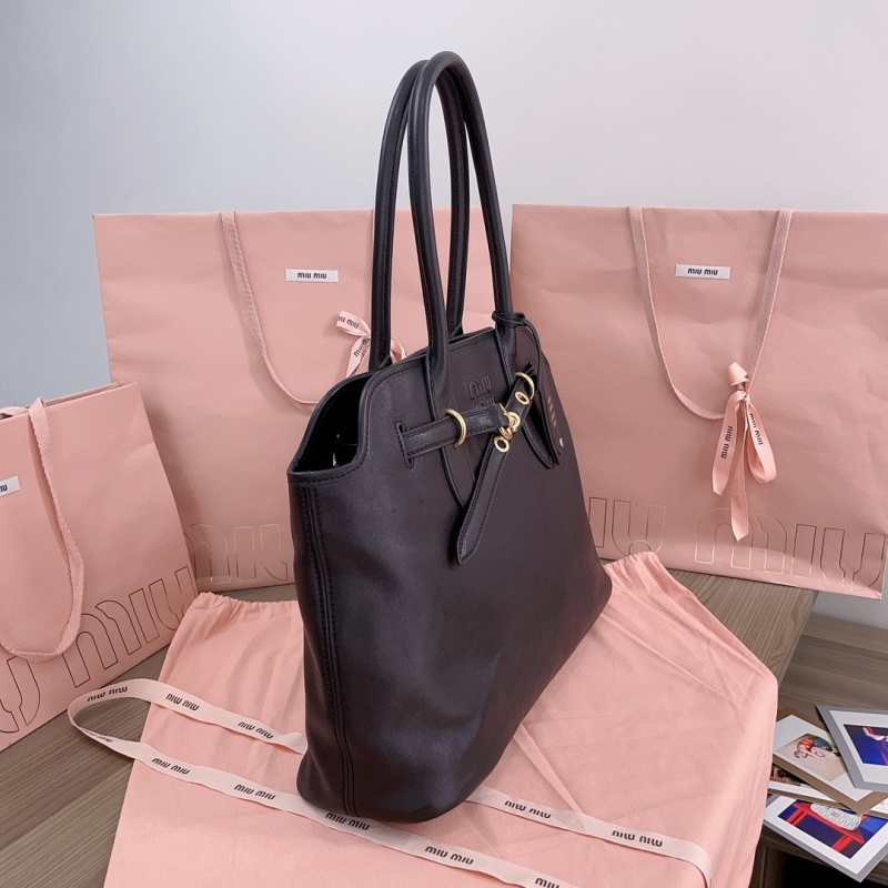 Сумка Miu Miu черная с золотой фурнитурой