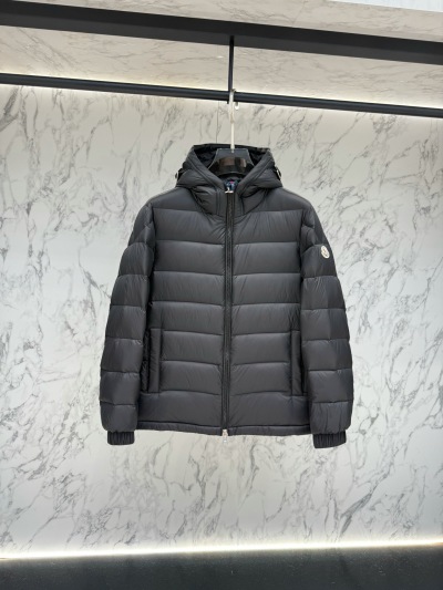 Пуховик Moncler