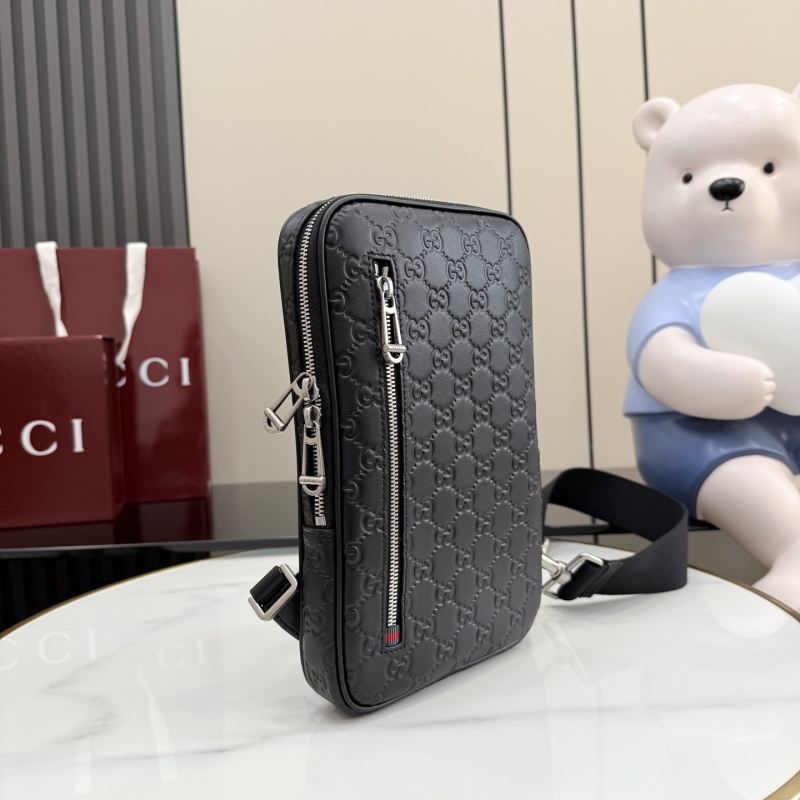 Черное портмоне Gucci с монограммой и ремешком