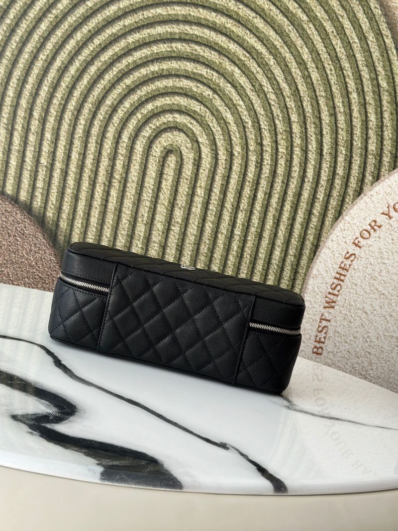 Косметички Chanel