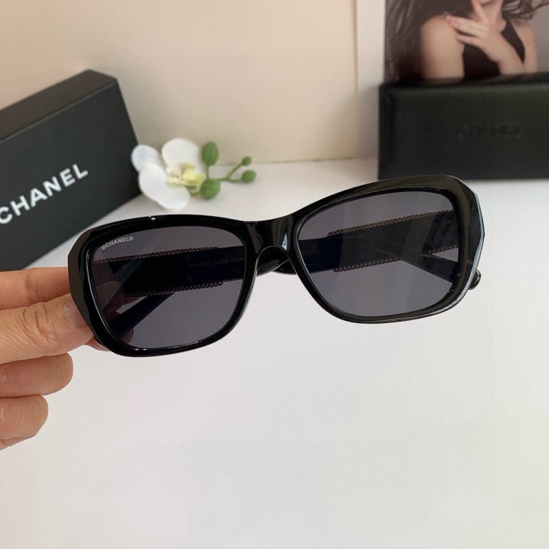 Солнцезащитные очки Chanel черные