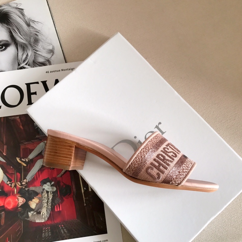 Женские мюли розовые с декоративной вышивкой Dior