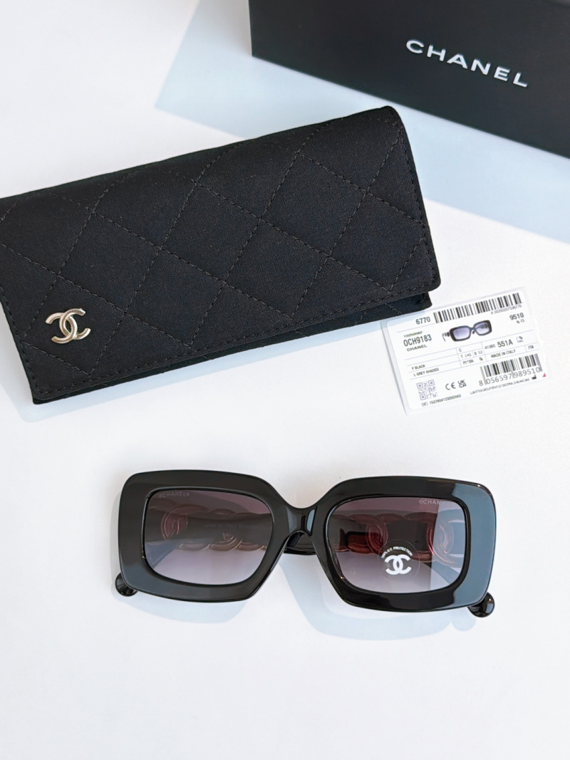 Очки черные квадратные с золотым декором Chanel