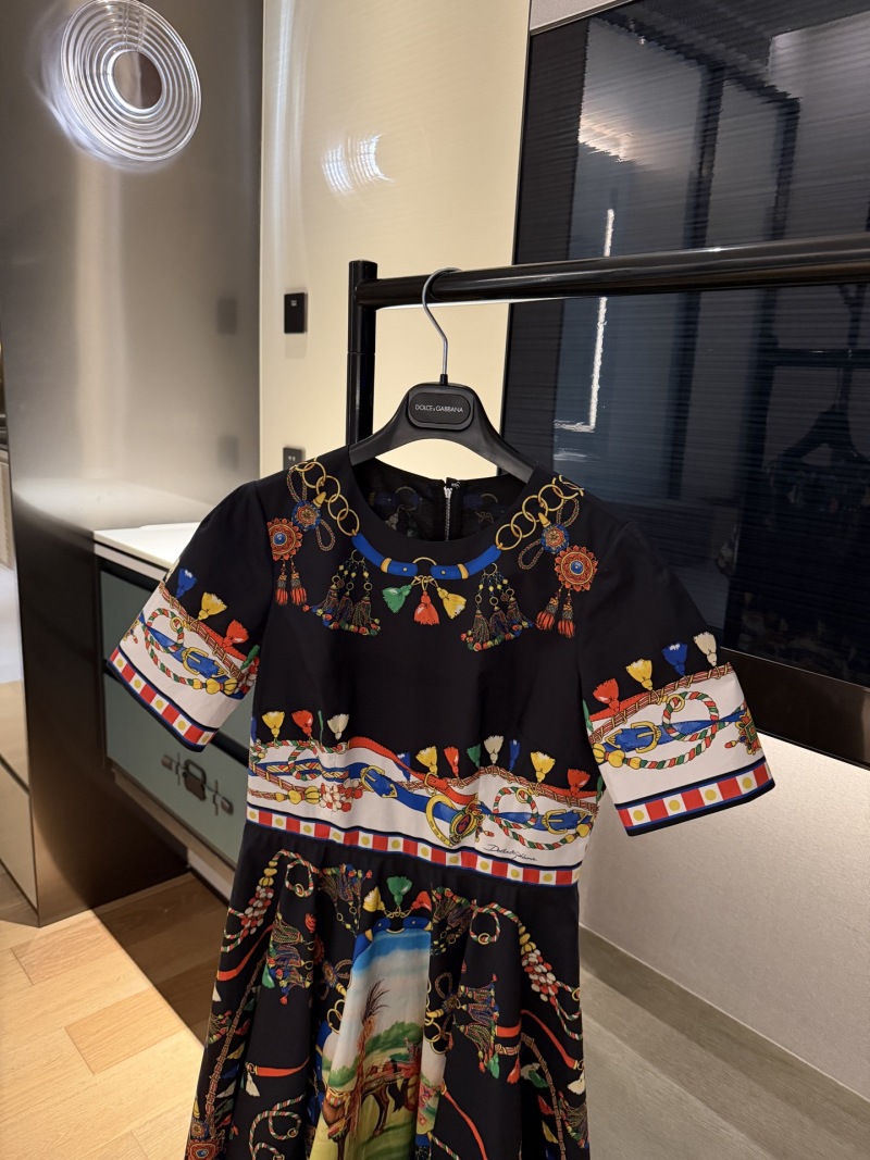 Повседневное платье с ярким принтом Dolce & Gabbana